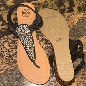Daisy Fuentes Black Sandals with Sparkling Accents No box